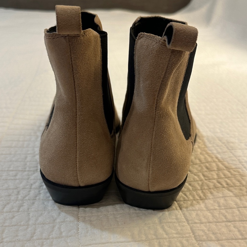 Calvin Klein Arthena Suede Chelsea Boots Womens 10.5 Beige Metal Cap Toe Ankle - Picture 5 of 9